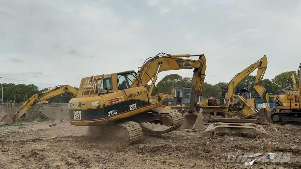 CAT 320 C حفارات زحافة
