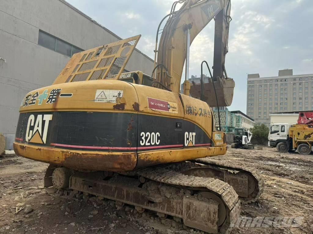 CAT 320 C حفارات زحافة