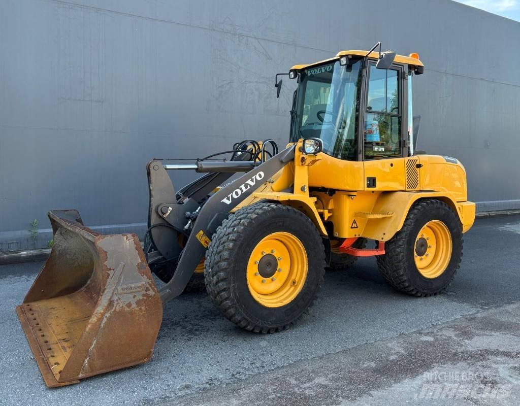 Volvo L 30 GS لوادر بعجل