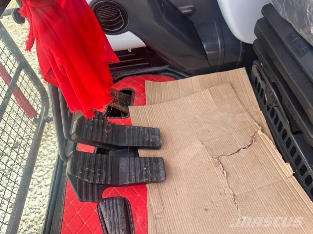 Komatsu PC 240 حفارات زحافة