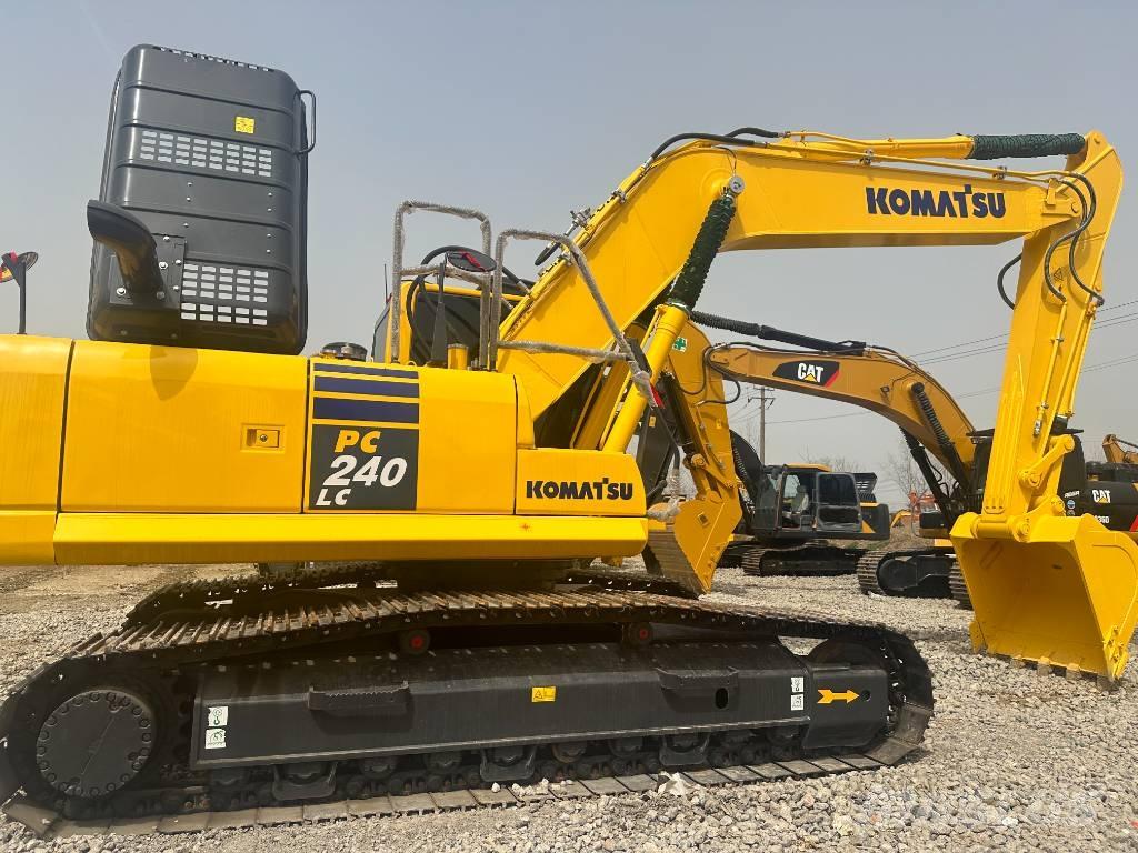 Komatsu PC 240 حفارات زحافة