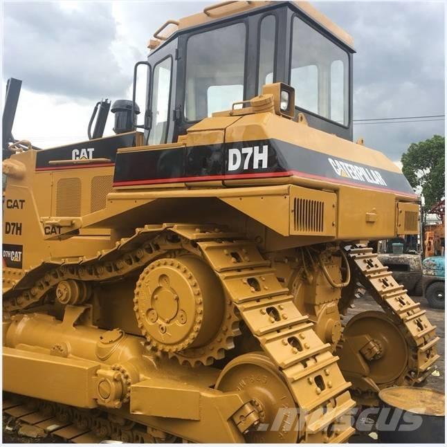 CAT D7H بلدوزرات مجنزرة