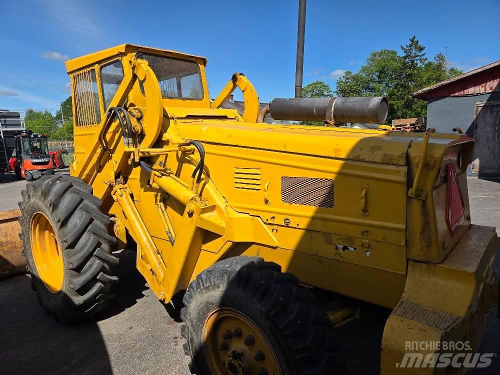 BM Volvo 621 لوادر بعجل