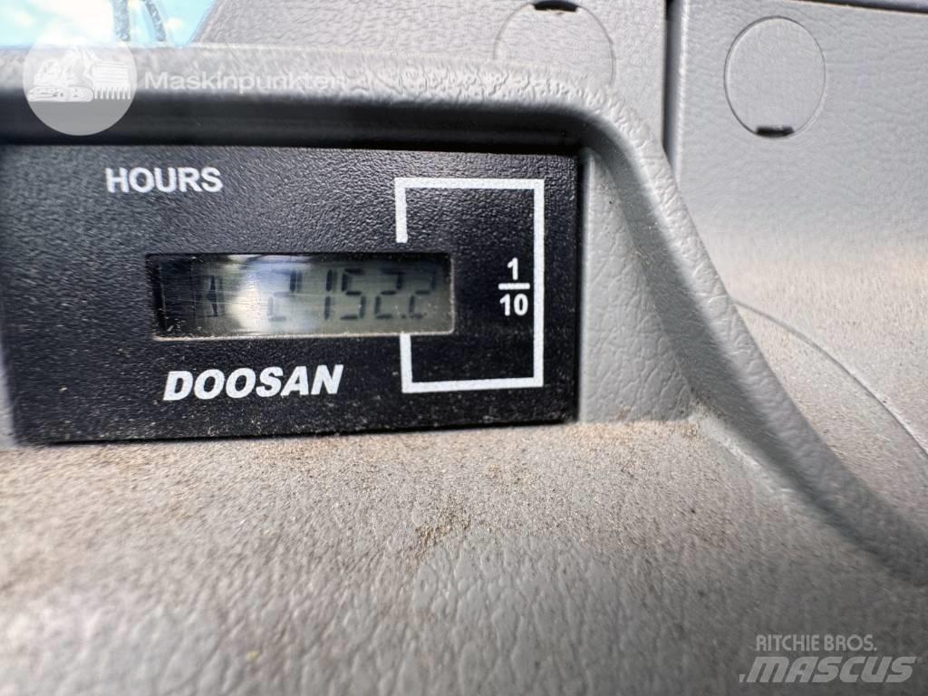 Doosan DX 160 W حفارات بعجل