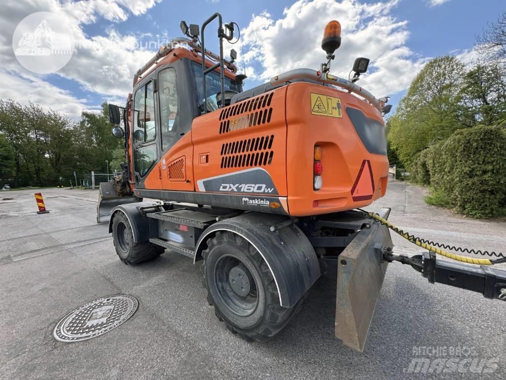 Doosan DX 160 W حفارات بعجل