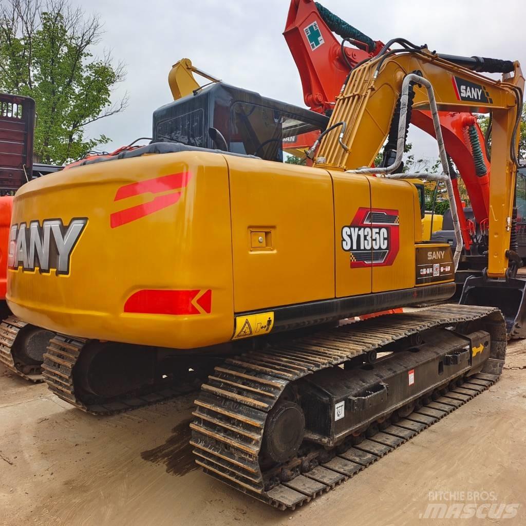 Sany SY 135 C حفارات زحافة