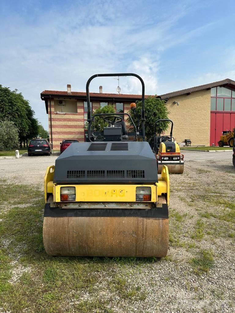 Bomag BW 138 AD مداحل ثنائية الاسطوانة