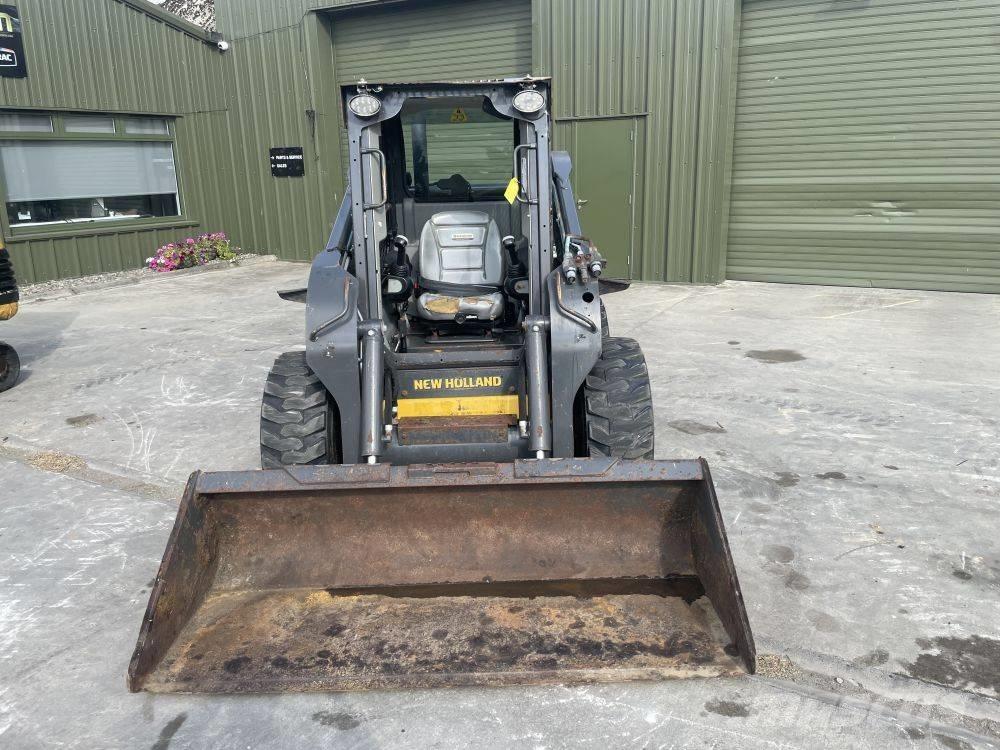 New Holland L 234 لوادر انزلاقية التوجيه