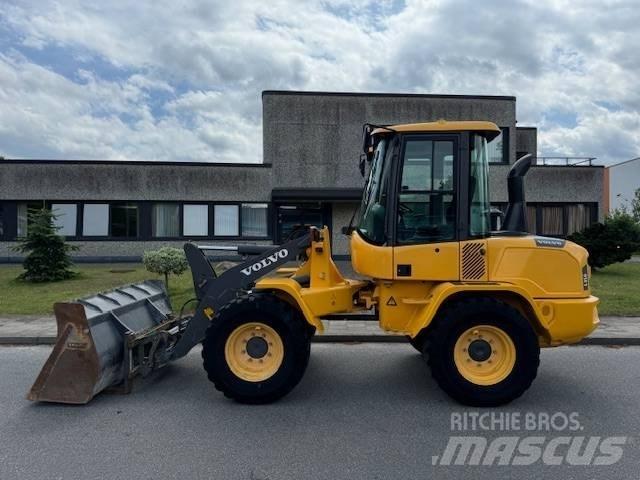 Volvo L 35 G لوادر بعجل