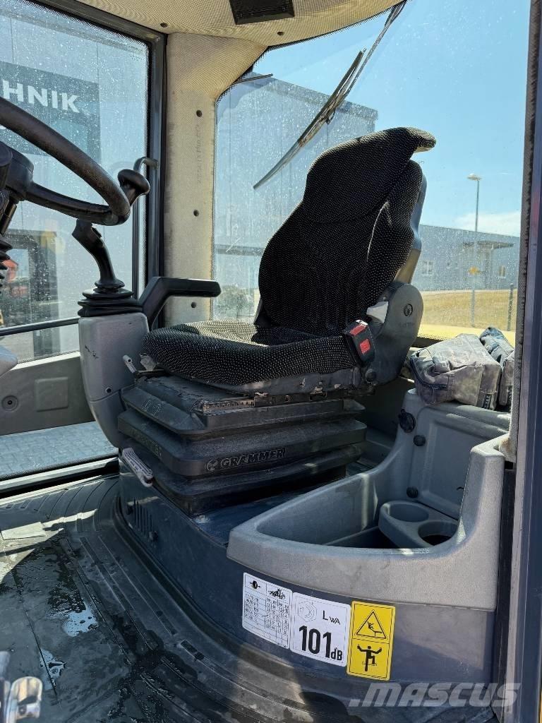 Yanmar V 80 لوادر بعجل