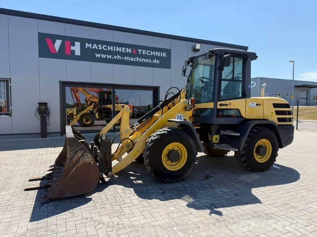 Yanmar V 80 لوادر بعجل