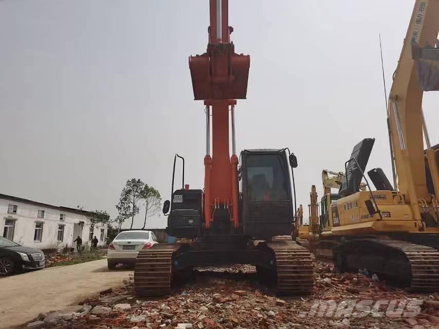 Hitachi ZX 210 حفارات زحافة