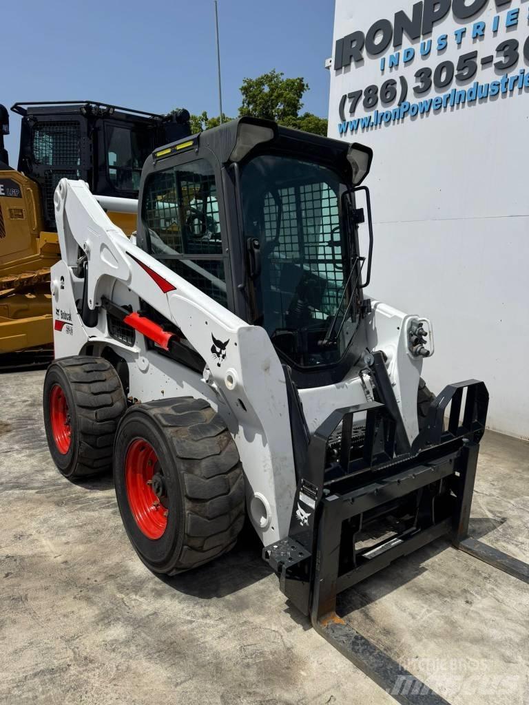 Bobcat S 740 لوادر انزلاقية التوجيه