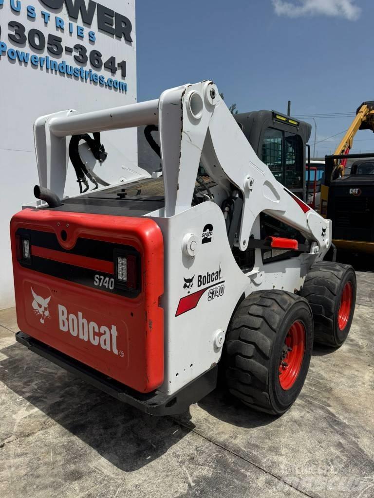 Bobcat S 740 لوادر انزلاقية التوجيه