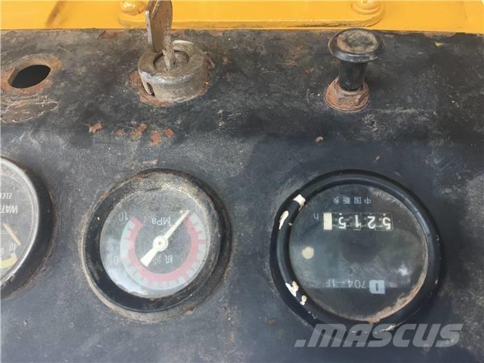 CAT D 7 G بلدوزرات مجنزرة