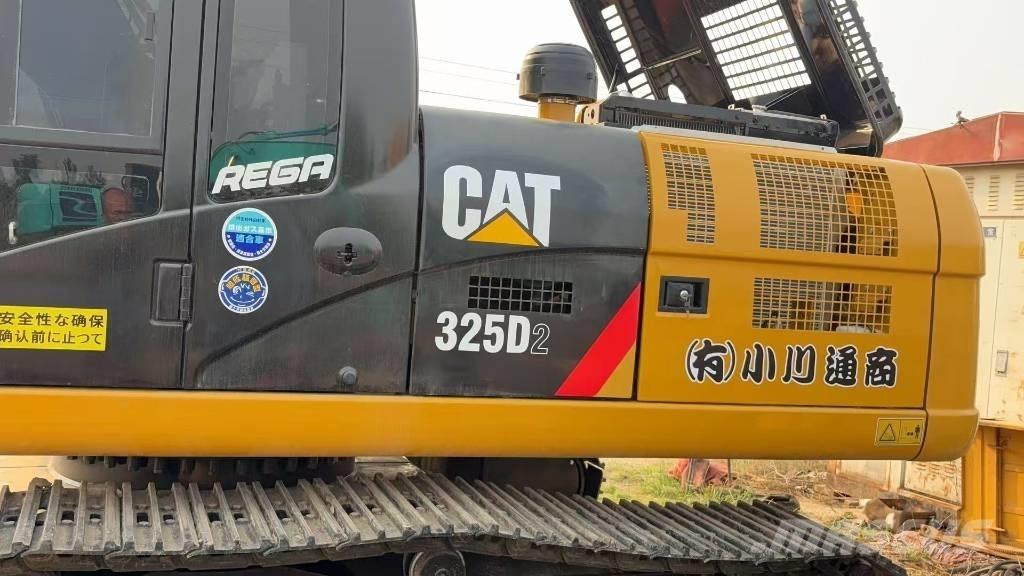 CAT 325 D حفارات زحافة