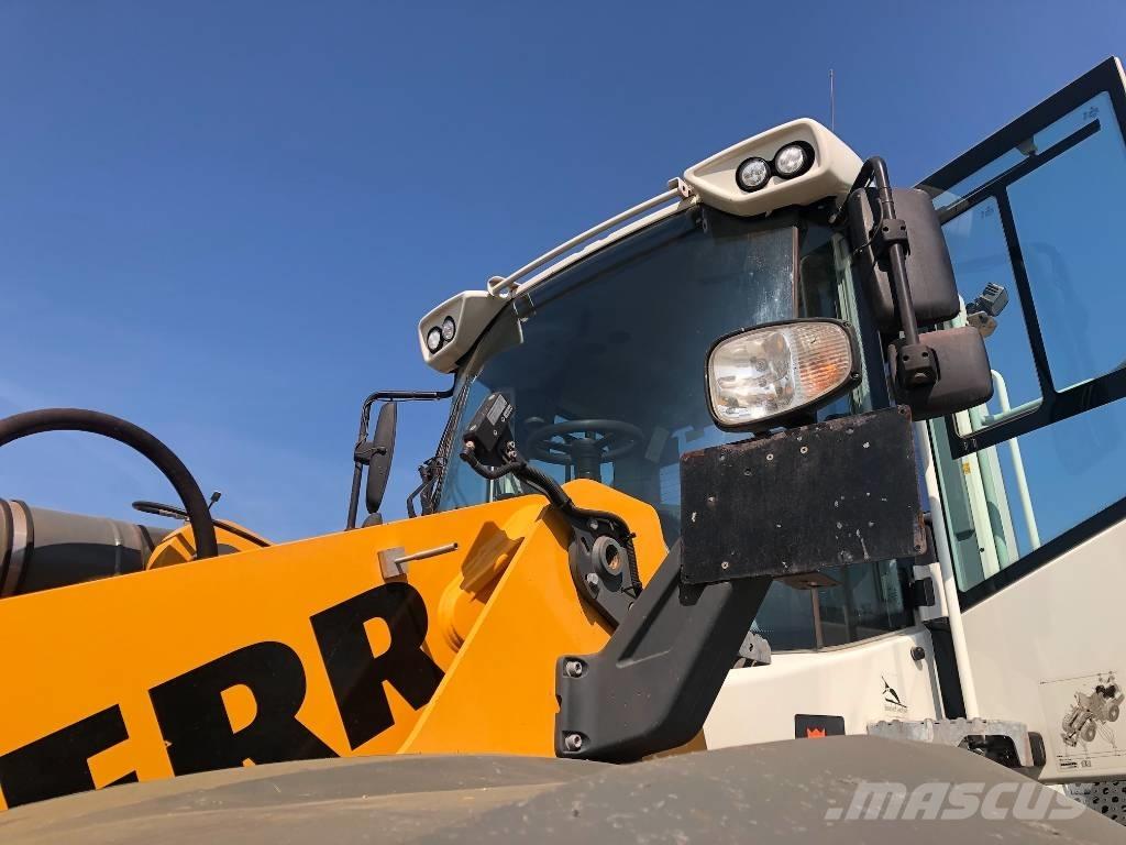 Liebherr L 566 لوادر بعجل