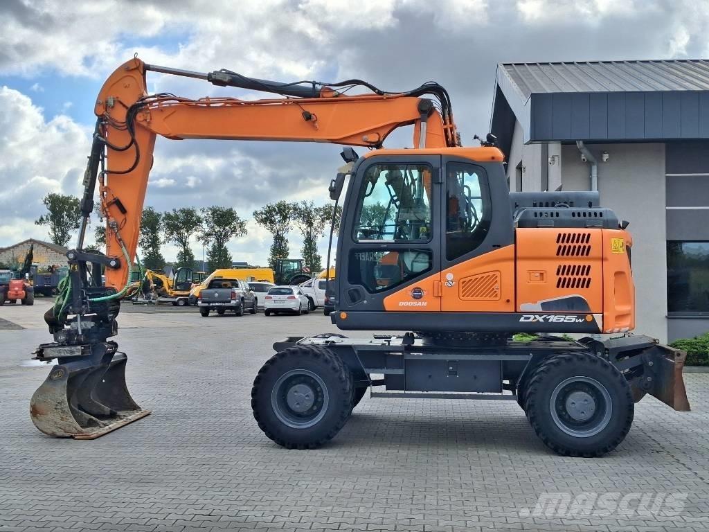 Doosan DX 165 W-5 حفارات بعجل