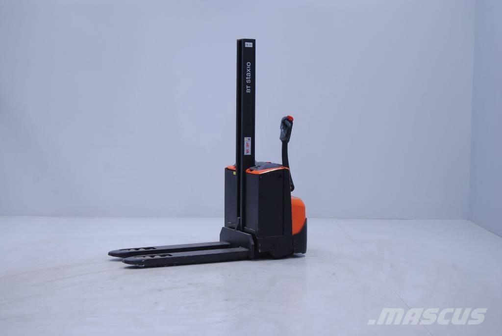 Toyota SWE080L معدات التكديس الجوالة