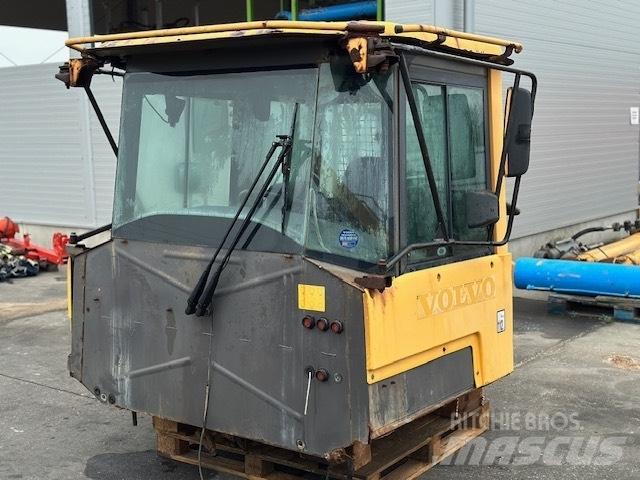 Volvo A 40 D KABINA كابينة والداخلية