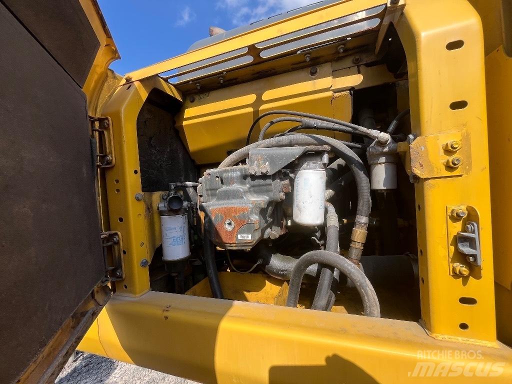 Komatsu Pc240-7 حفارات زحافة