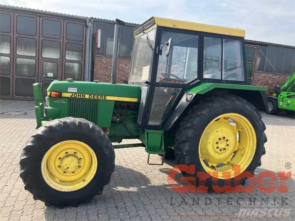 John Deere 1640 الجرارات