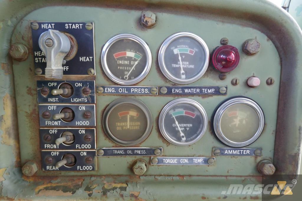 CAT D7F Ex-army بلدوزرات مجنزرة