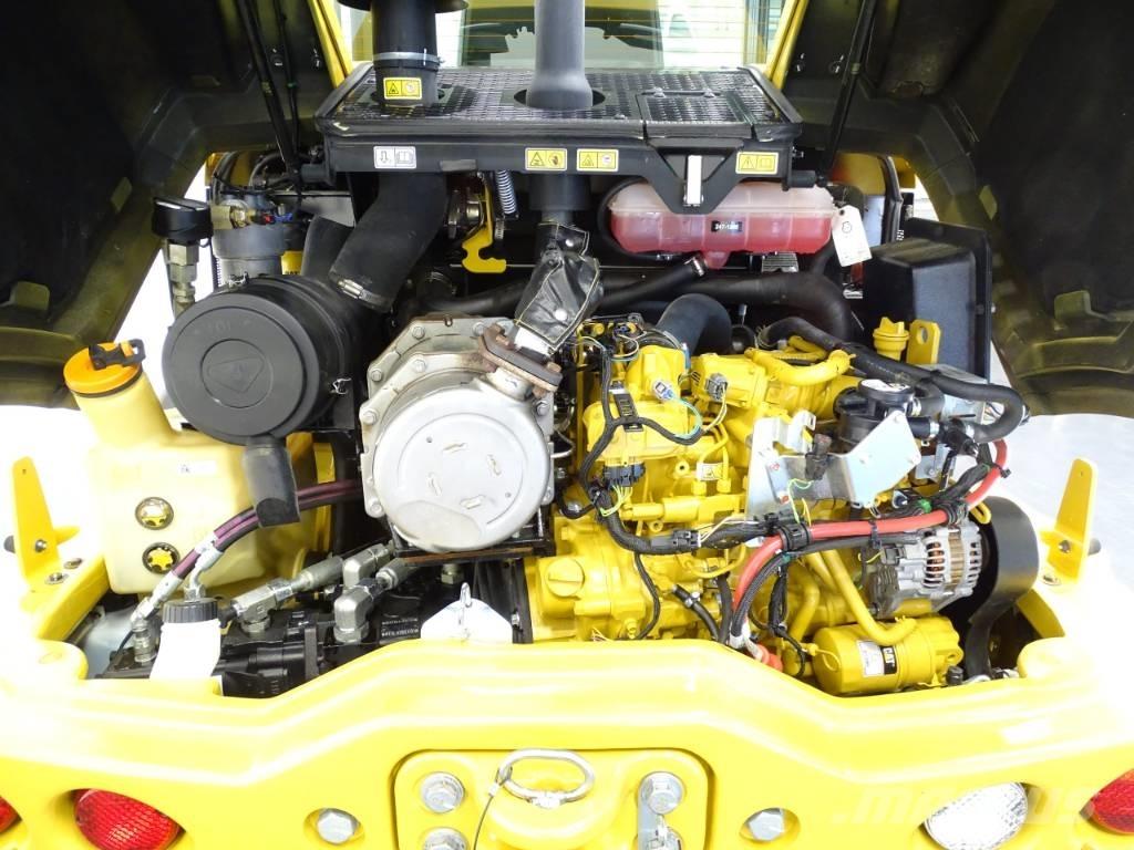 CAT 906M لوادر بعجل