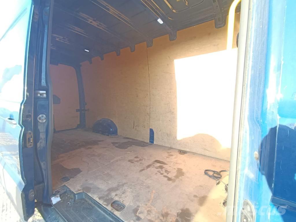 Volkswagen Crafter شاحنة مقفلة