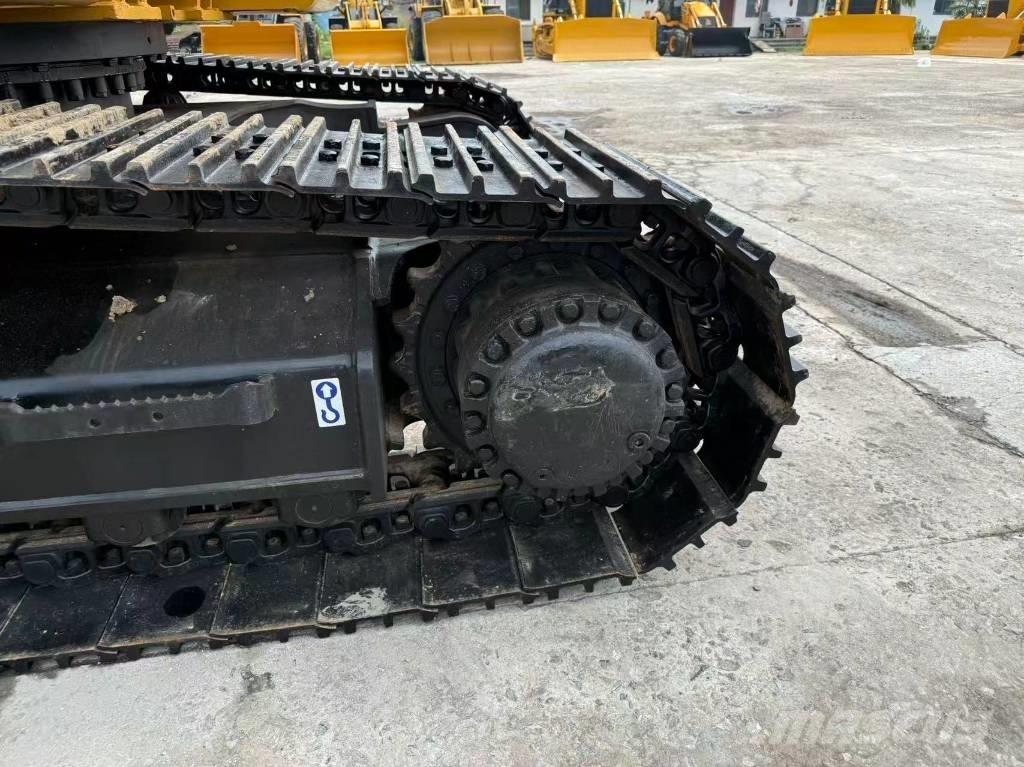 CAT 330 D حفارات زحافة