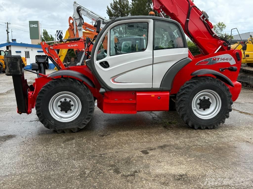 Manitou MT 1440 مناولات متداخلة