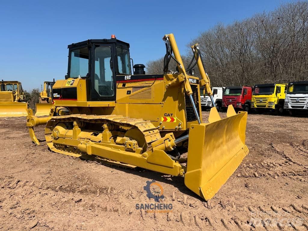 CAT D 6 G بلدوزرات مجنزرة