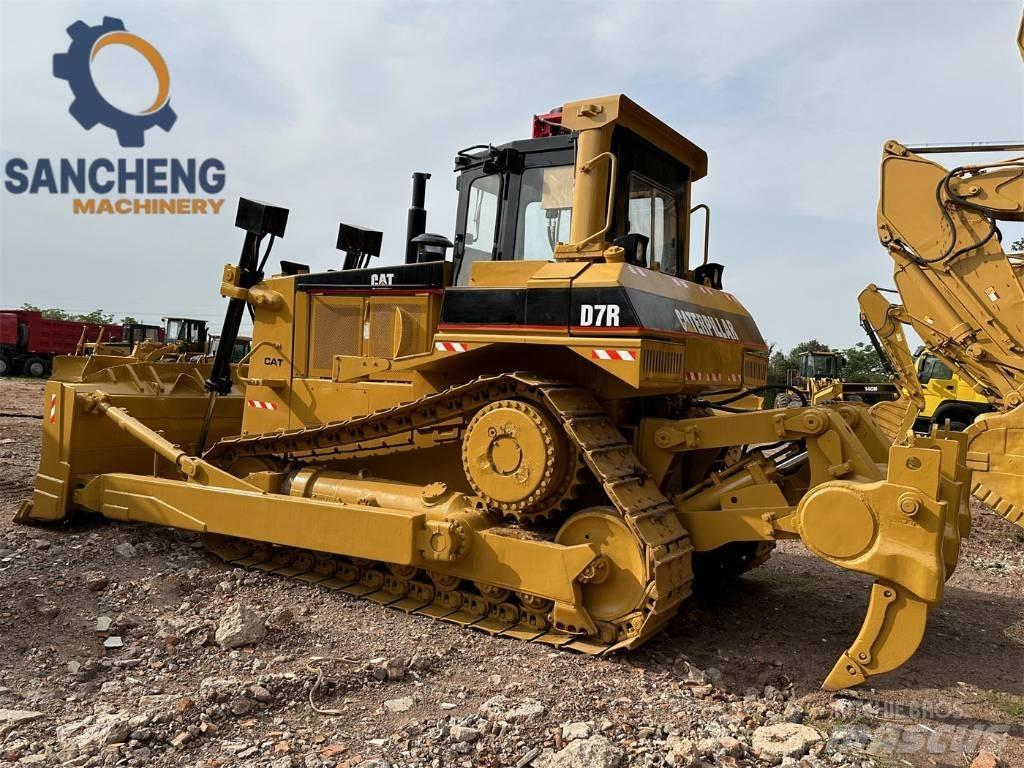 CAT D 7 R معدات تمهيد الطرق