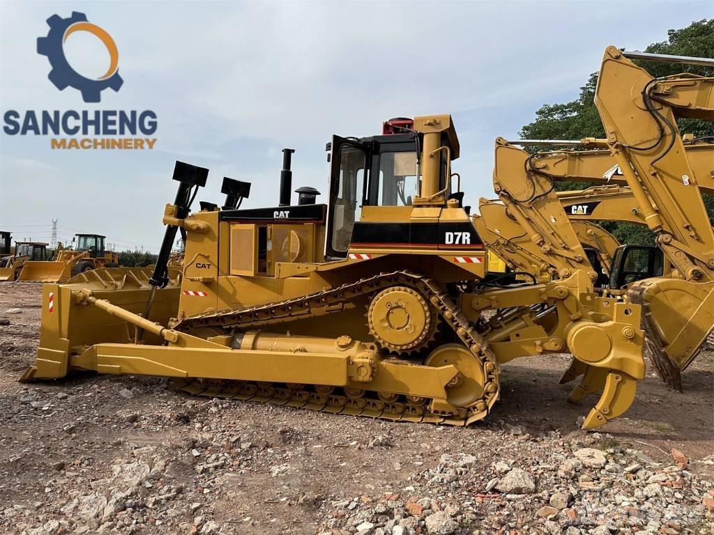 CAT D 7 R معدات تمهيد الطرق