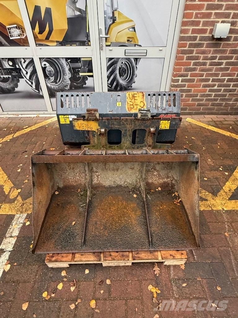 Avant 528 لوادر صغيرة