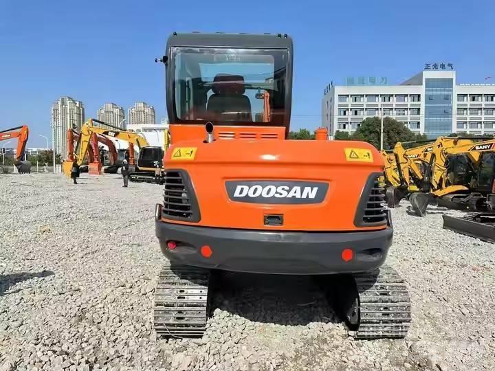 Doosan DX60-9C حفارات زحافة