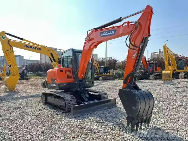 Doosan DX60-9C حفارات زحافة