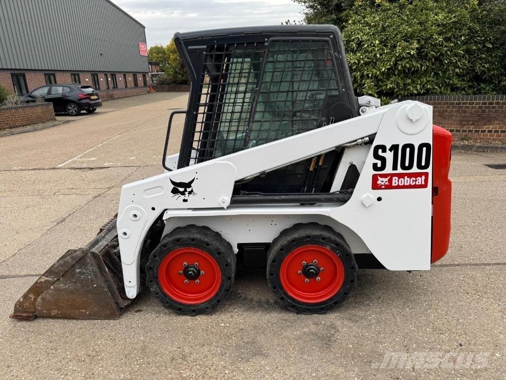 Bobcat S100 لوادر انزلاقية التوجيه