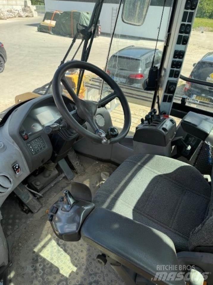 Volvo L90F لوادر بعجل