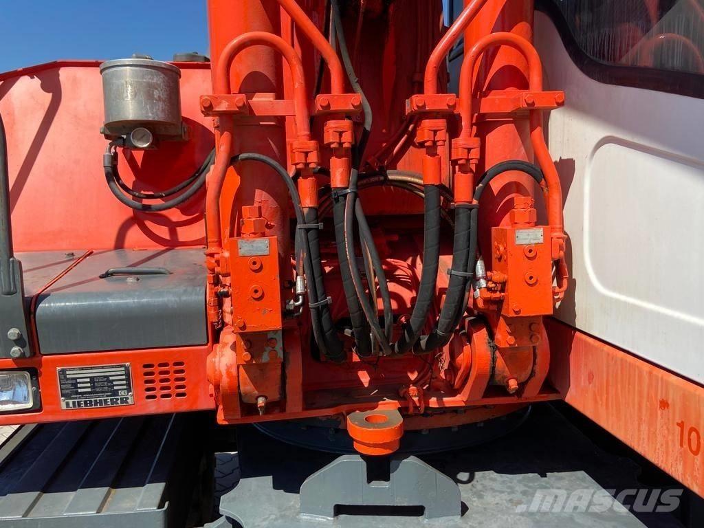 Liebherr A 900 C حفارات بعجل