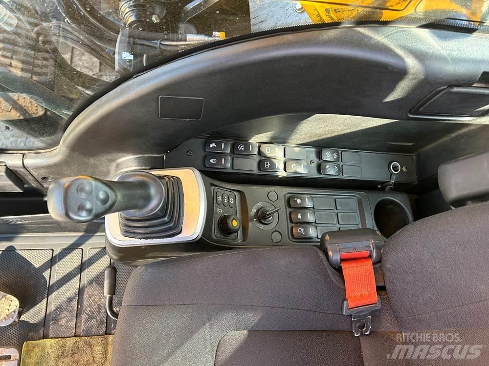 JCB JS300LC PLUS حفارات زحافة