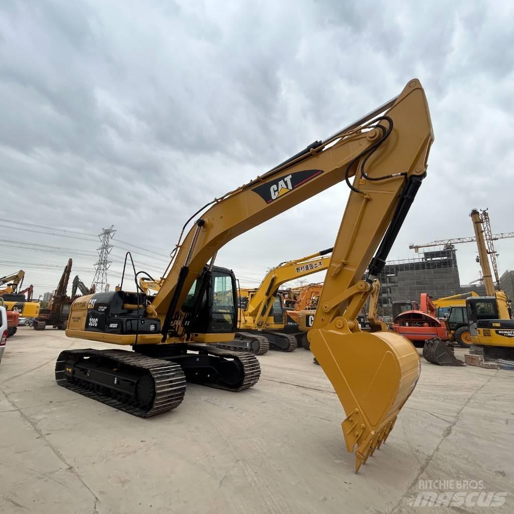 CAT 320 C حفارات زحافة