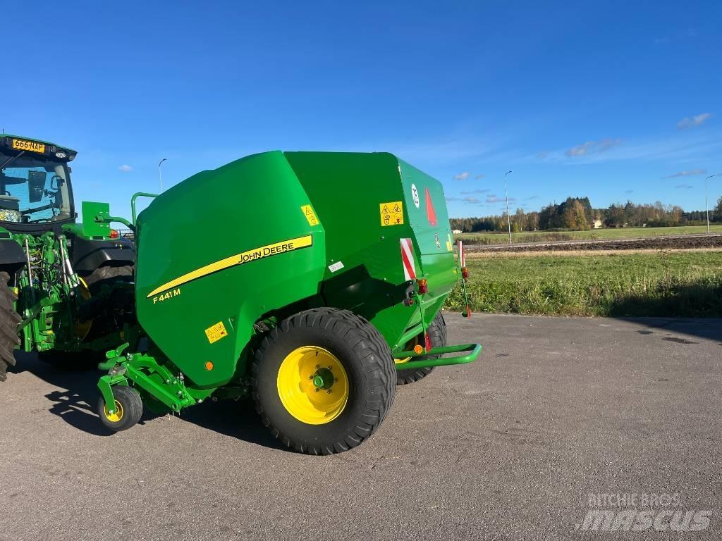 John Deere F441M محزمات مستديرة