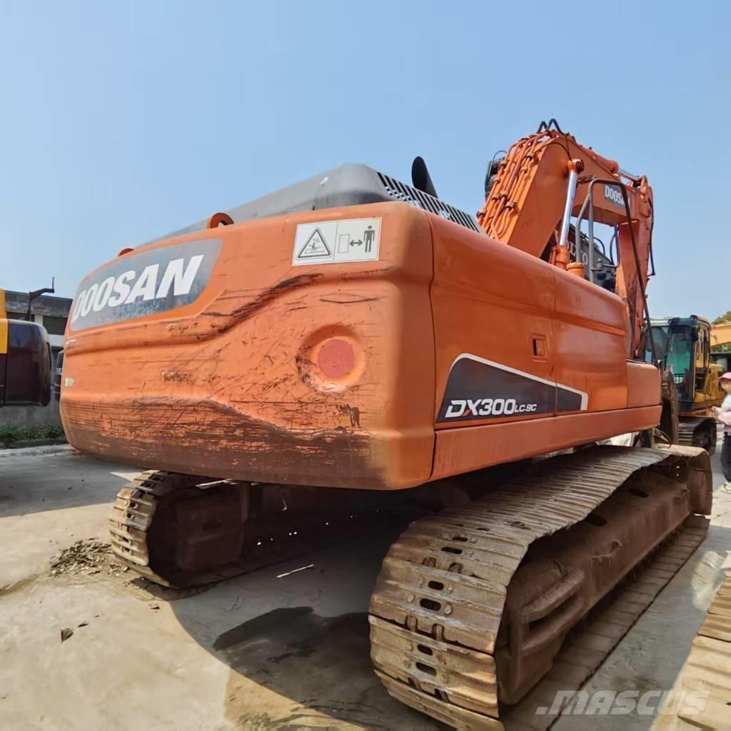 Doosan DX 300 LC حفارات زحافة