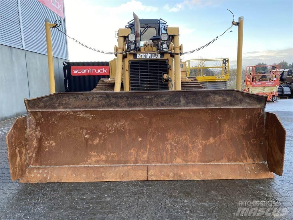 CAT D6T LGP بلدوزرات مجنزرة