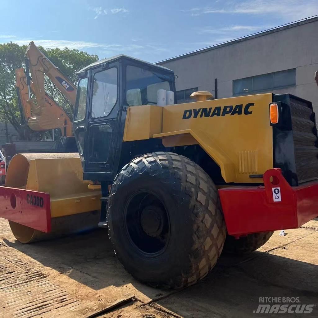 Dynapac CA 30 D مداحل أحادية الأسطوانة