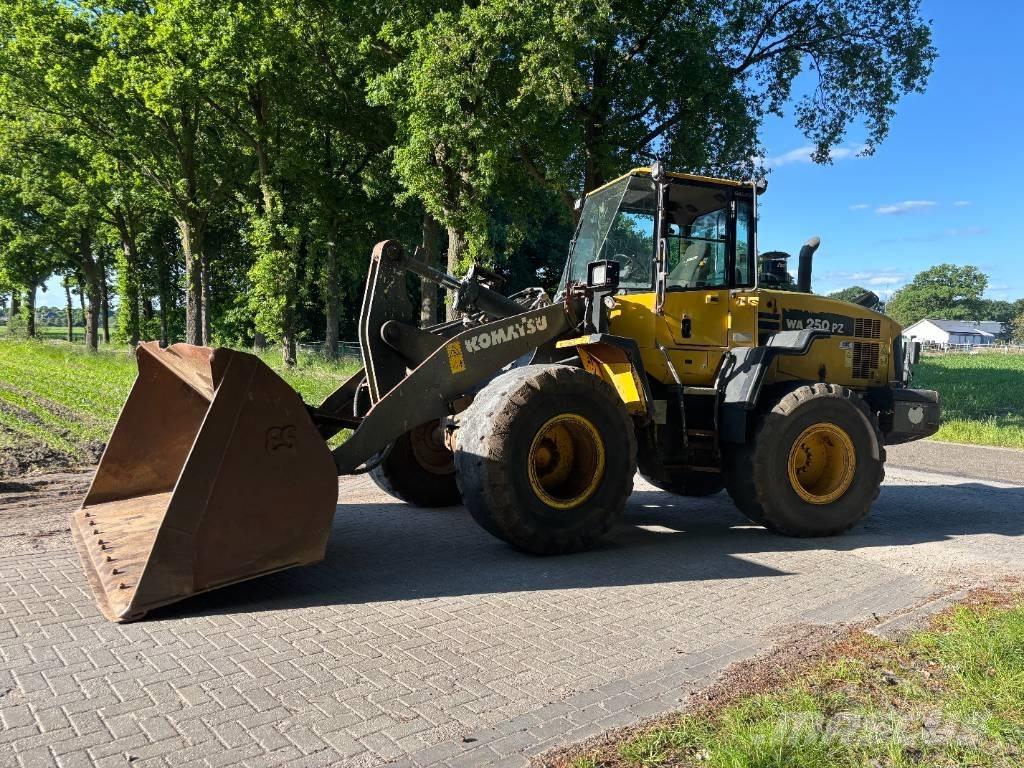 Komatsu WA250-6 لوادر بعجل