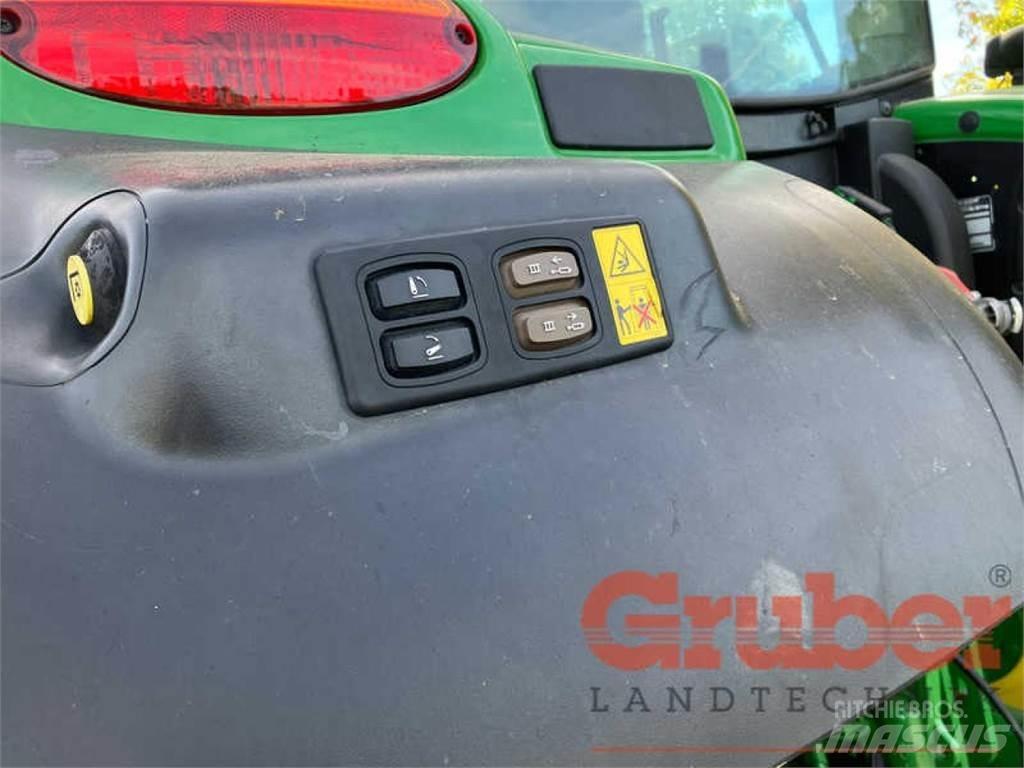 John Deere 6130 R الجرارات