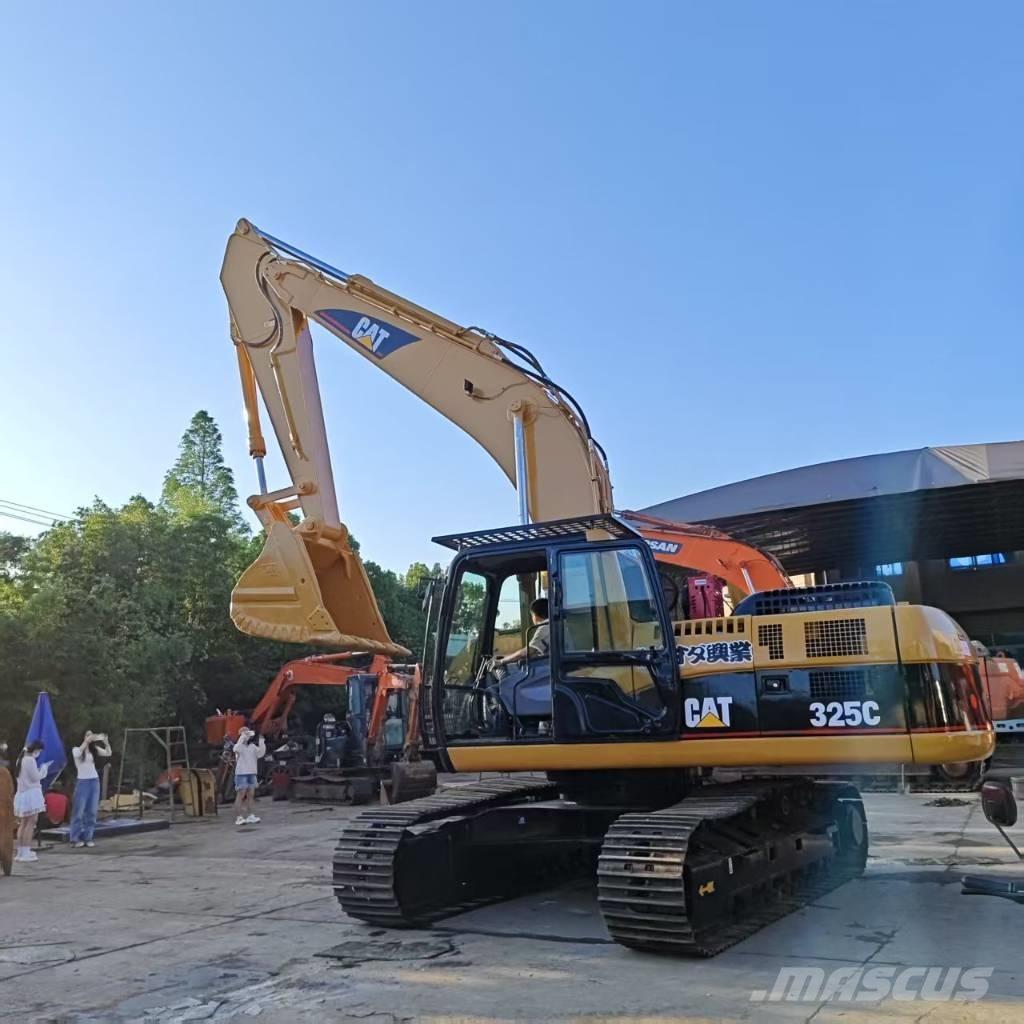 CAT 325 C حفارات زحافة