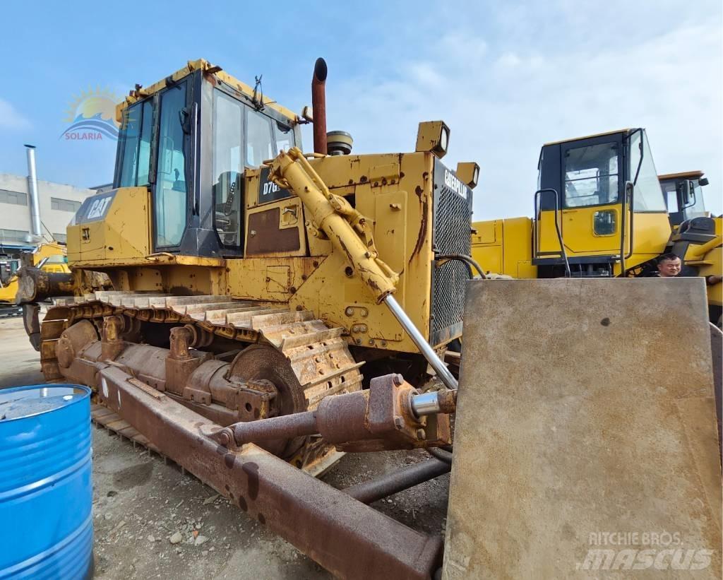 CAT D 7 G II بلدوزرات مجنزرة
